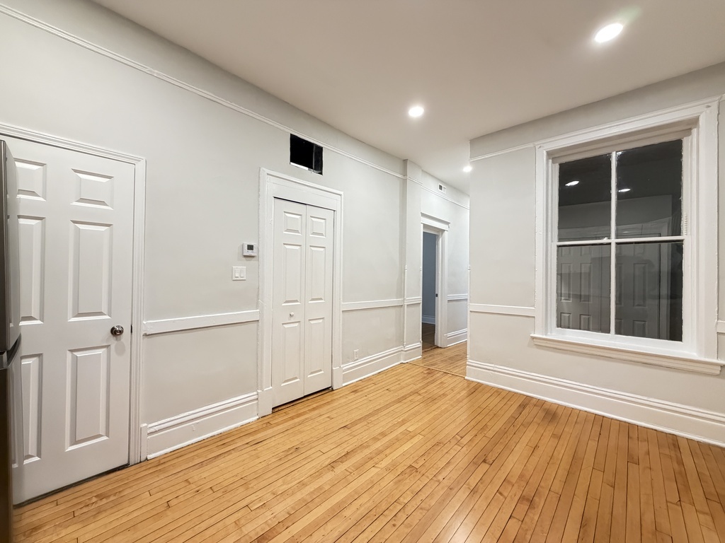 1009 N Sacramento Avenue 1r Property Photo 7