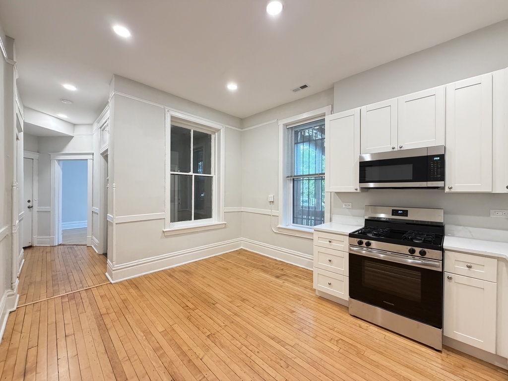 1009 N Sacramento Avenue 1r Property Photo 8
