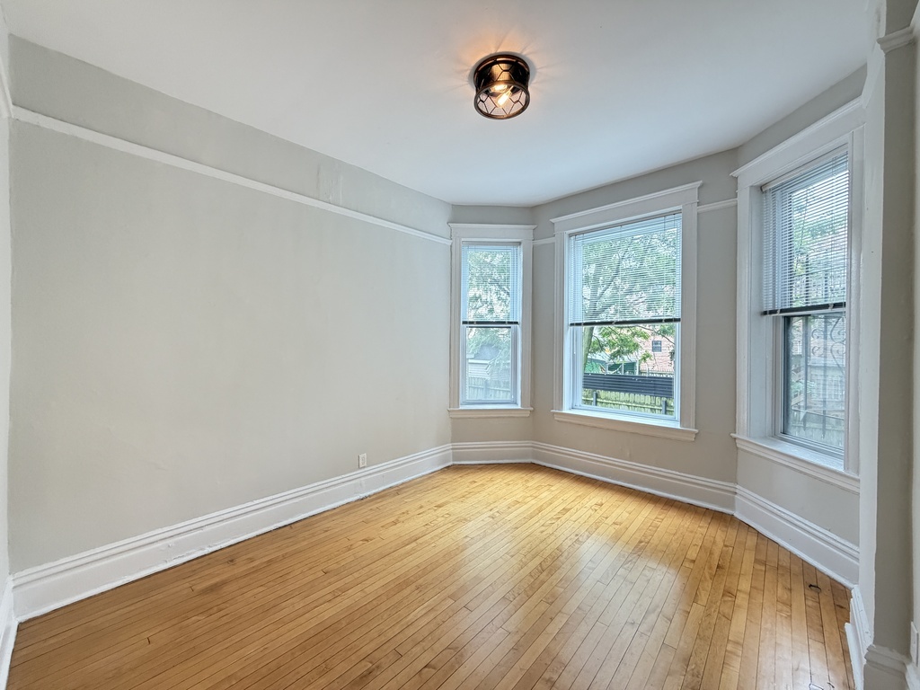 1009 N Sacramento Avenue 1r Property Photo 10