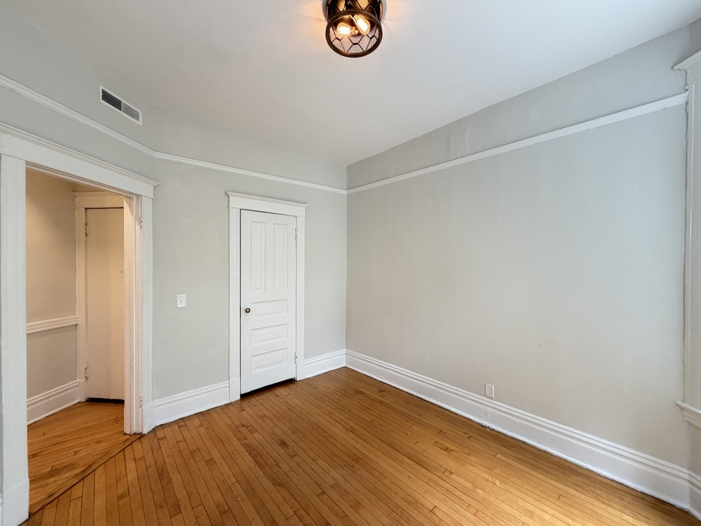 1009 N Sacramento Avenue 1r Property Photo 11