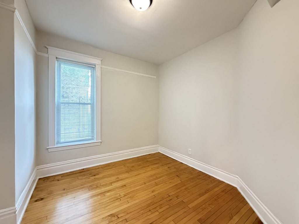 1009 N Sacramento Avenue 1r Property Photo 15