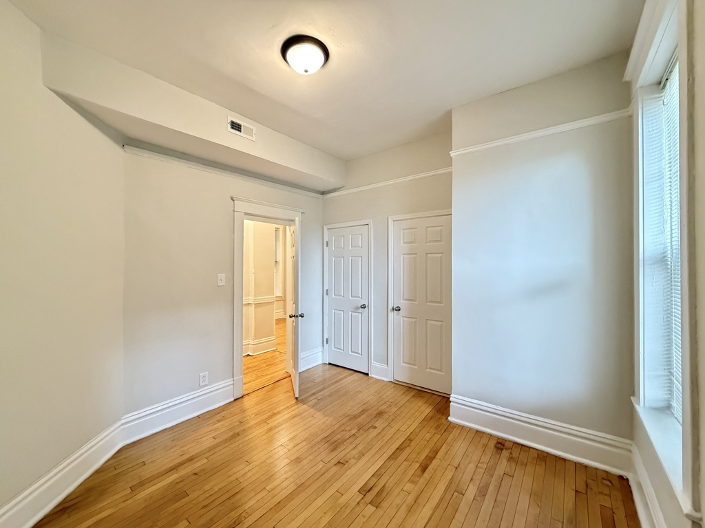 1009 N Sacramento Avenue 1r Property Photo 16