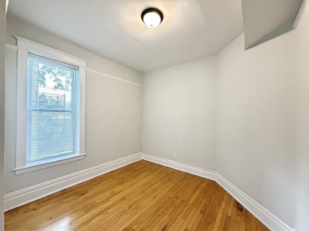 1009 N Sacramento Avenue 1r Property Photo 18
