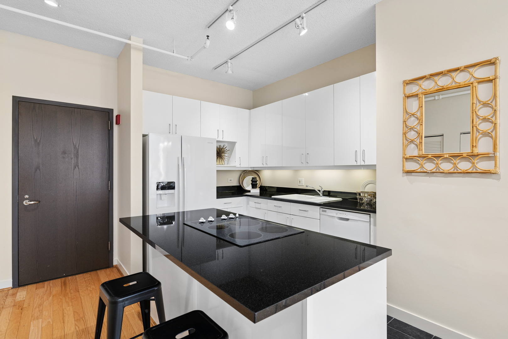 737 W Washington Boulevard 806 Property Photo 5