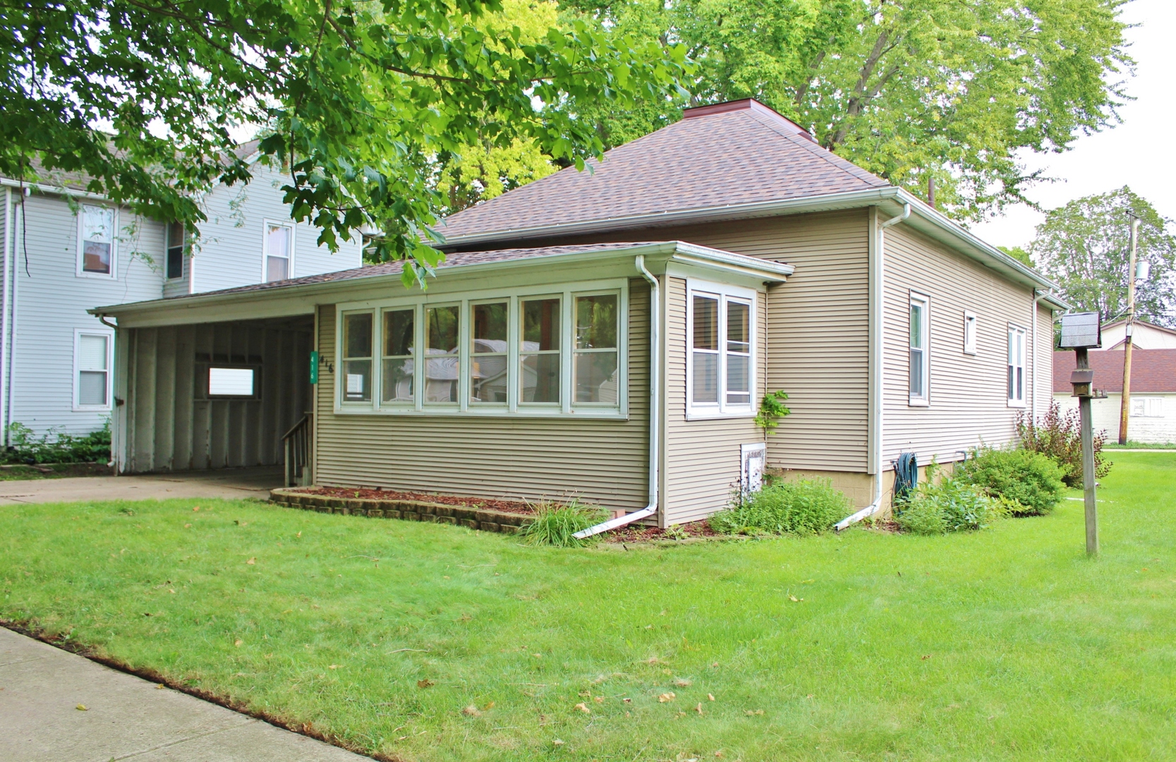 416 E Benton Street Property Photo 1