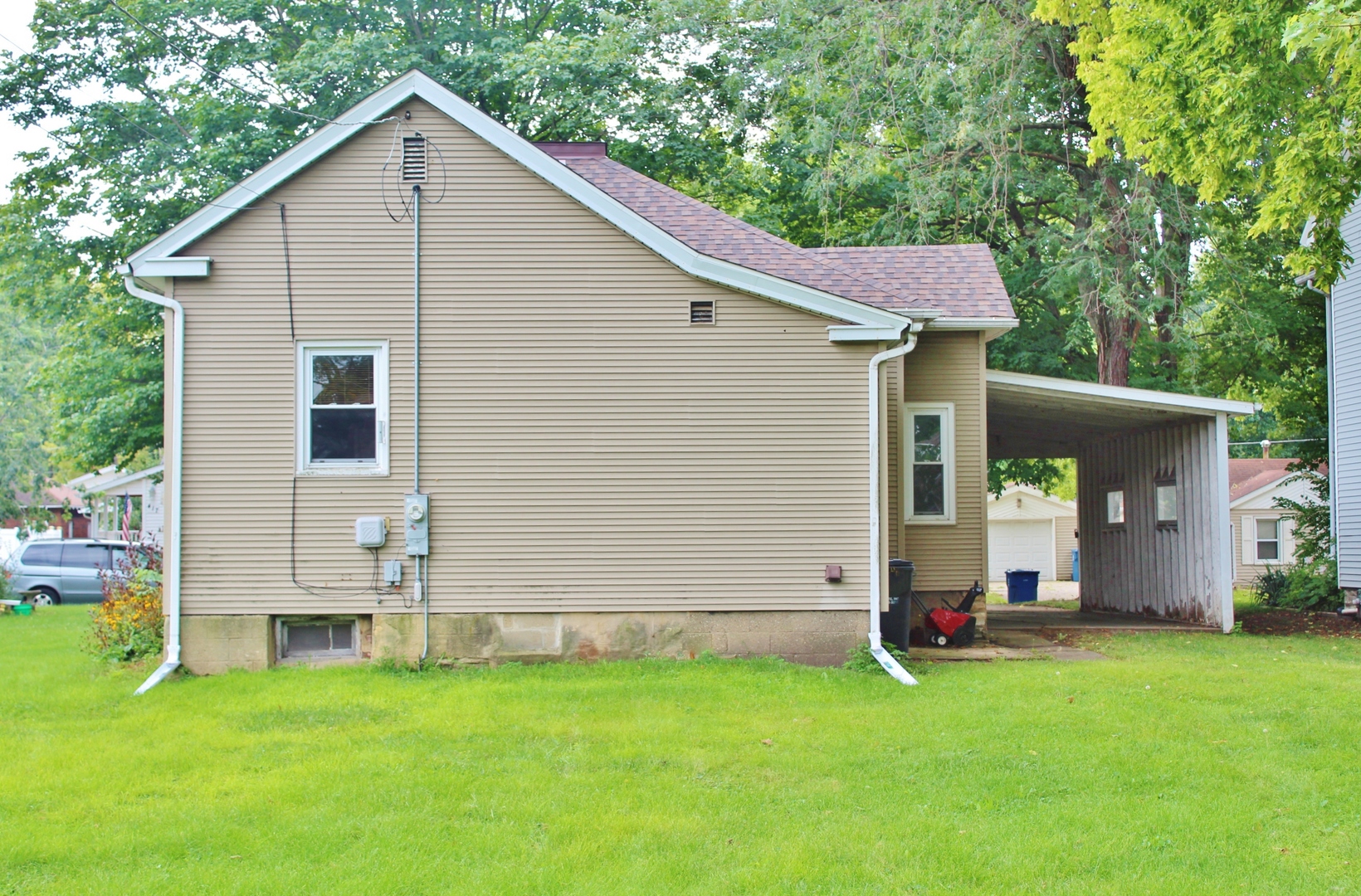 416 E Benton Street Property Photo 2