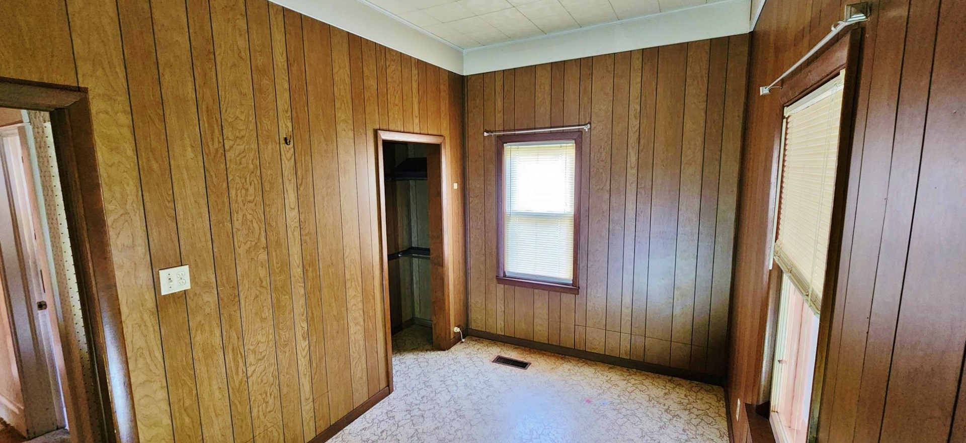 416 E Benton Street Property Photo 21