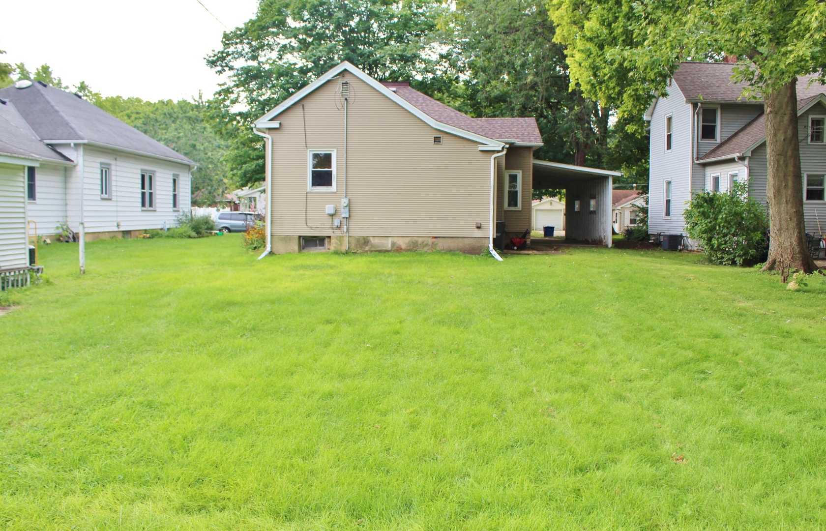 416 E Benton Street Property Photo 24