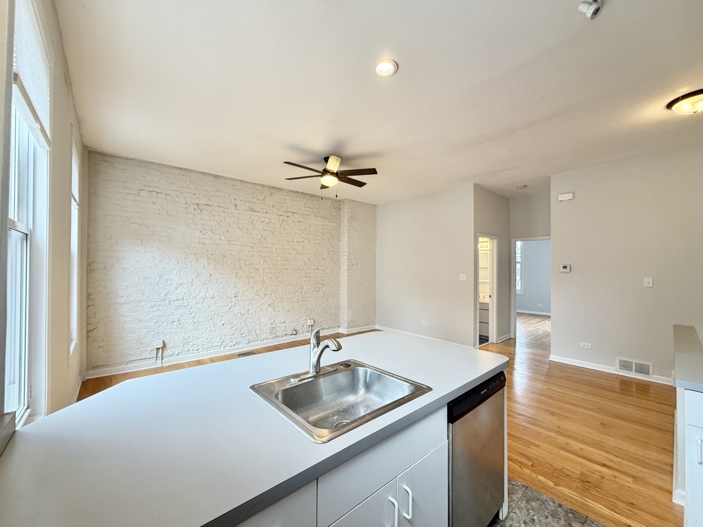1129 N Winchester Avenue Ch2 Property Photo 8
