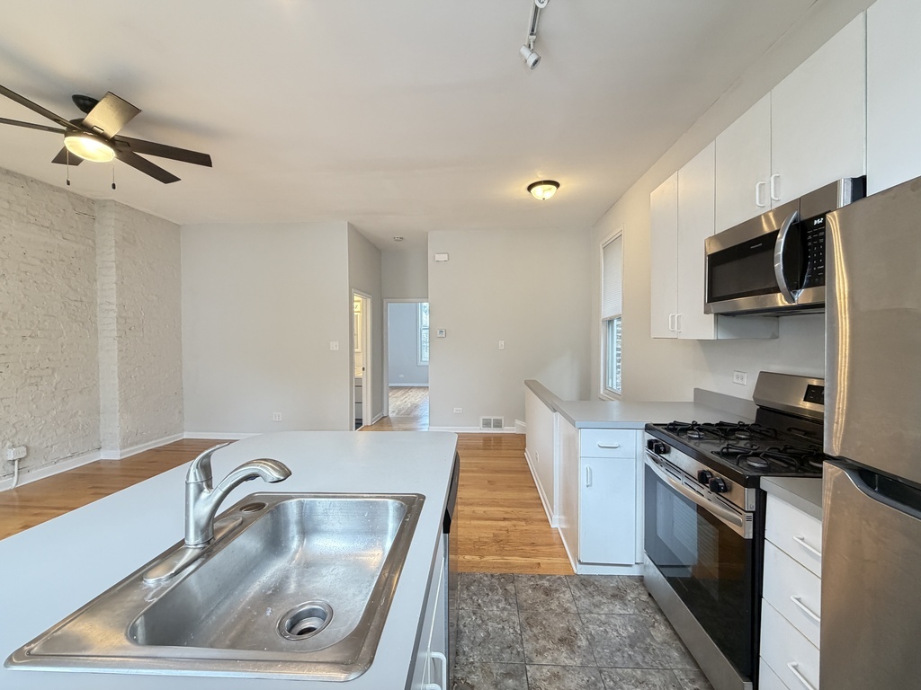 1129 N Winchester Avenue Ch2 Property Photo 9