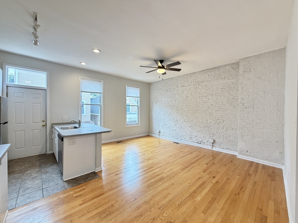 1129 N Winchester Avenue Ch2 Property Photo 10