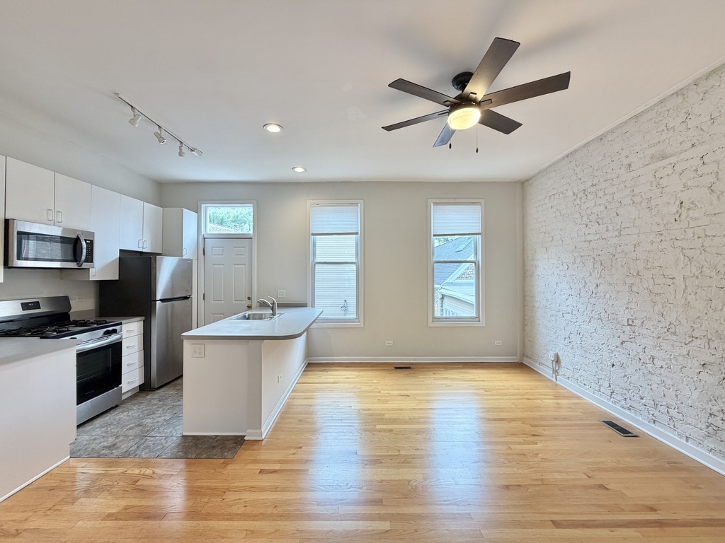 1129 N Winchester Avenue Ch2 Property Photo 11