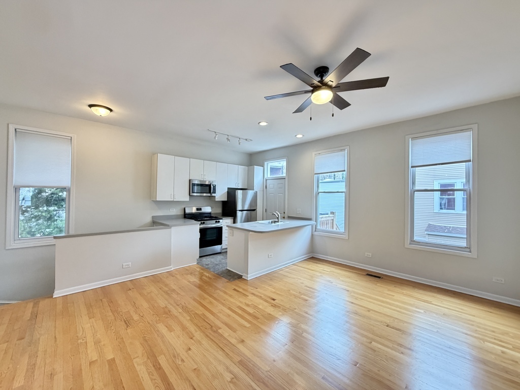 1129 N Winchester Avenue Ch2 Property Photo 12