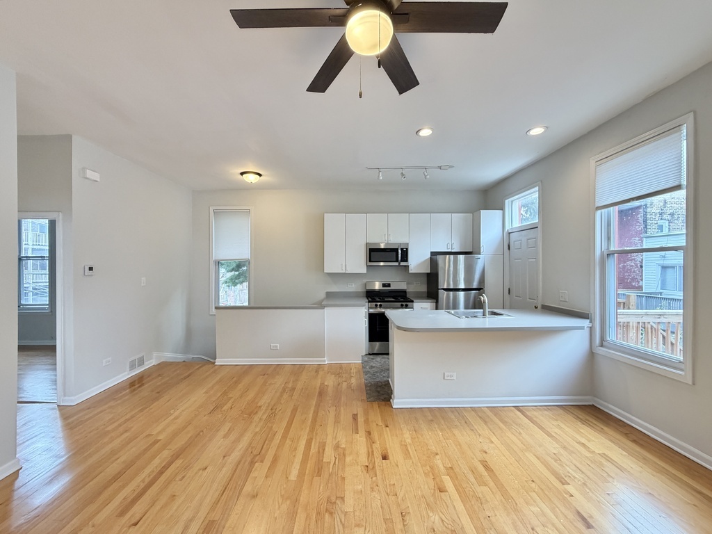 1129 N Winchester Avenue Ch2 Property Photo 13