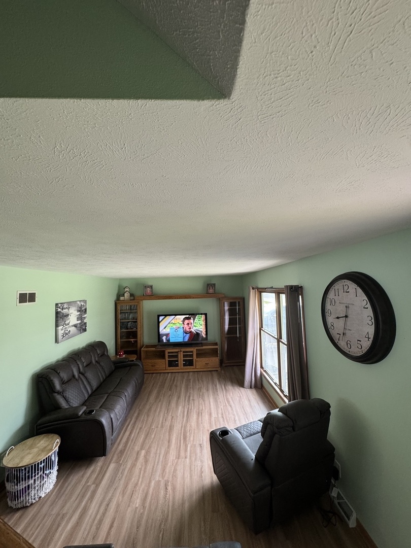 2219 Highland Drive Property Photo 6