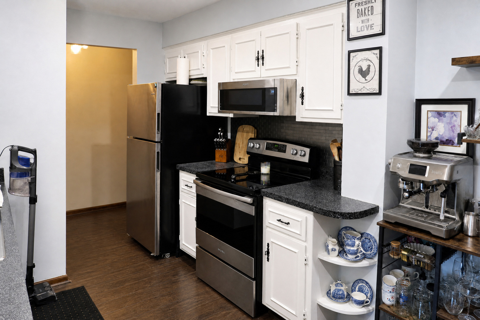 1302 E Washington Street B1 Property Photo 6