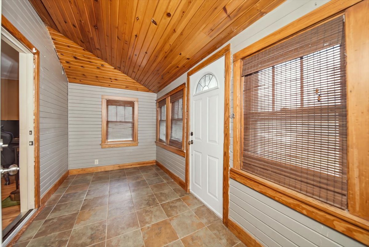 1702 W 3rd Street Property Photo 5