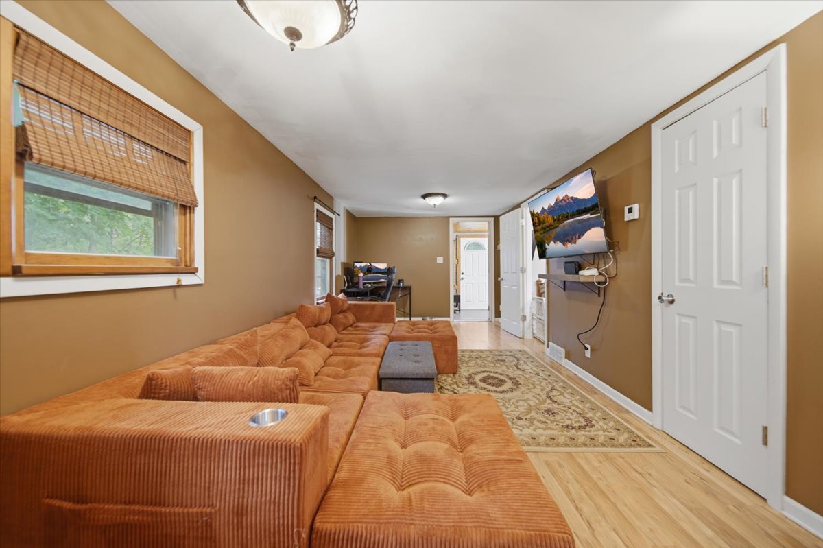 1702 W 3rd Street Property Photo 6