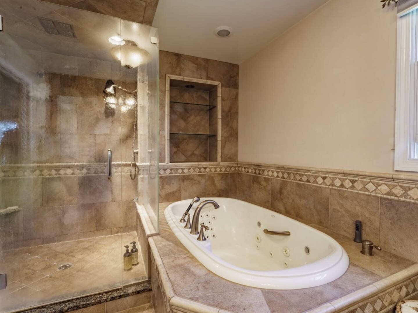 360 Ambria Drive Property Photo 34