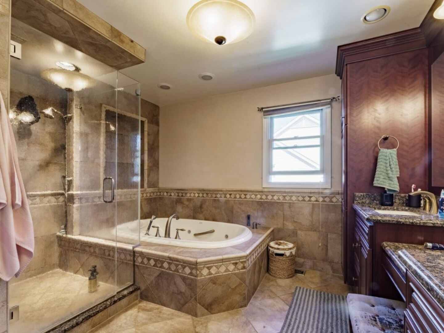 360 Ambria Drive Property Photo 35