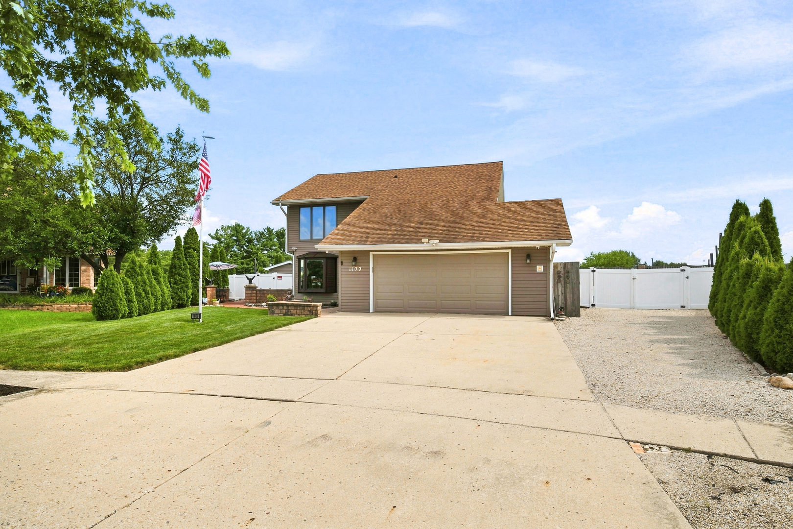1109 Home Court Property Photo 2