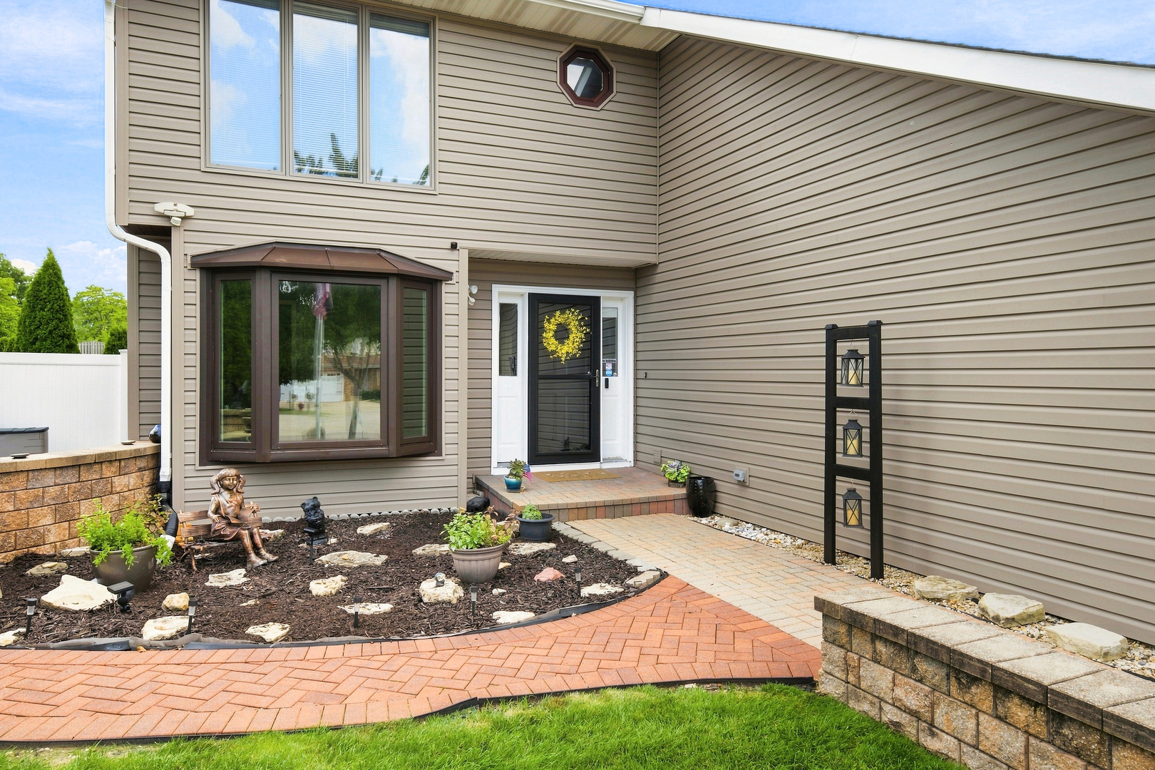 1109 Home Court Property Photo 3