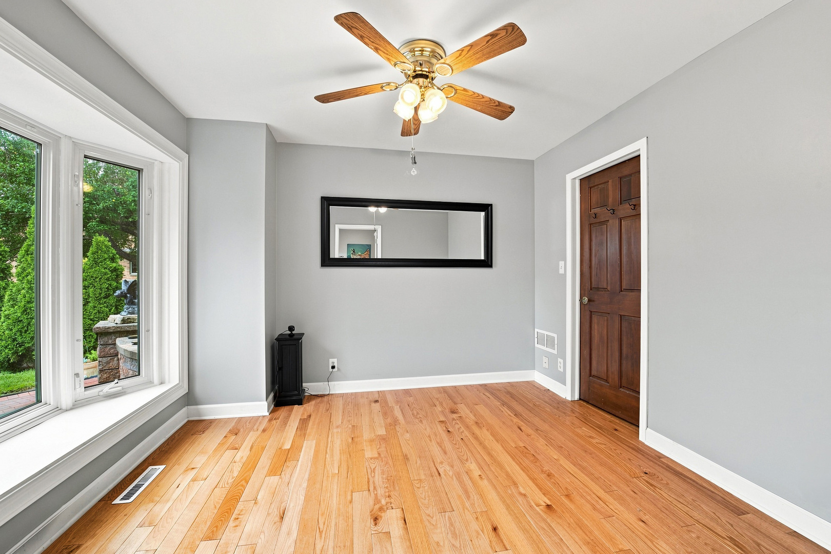 1109 Home Court Property Photo 4
