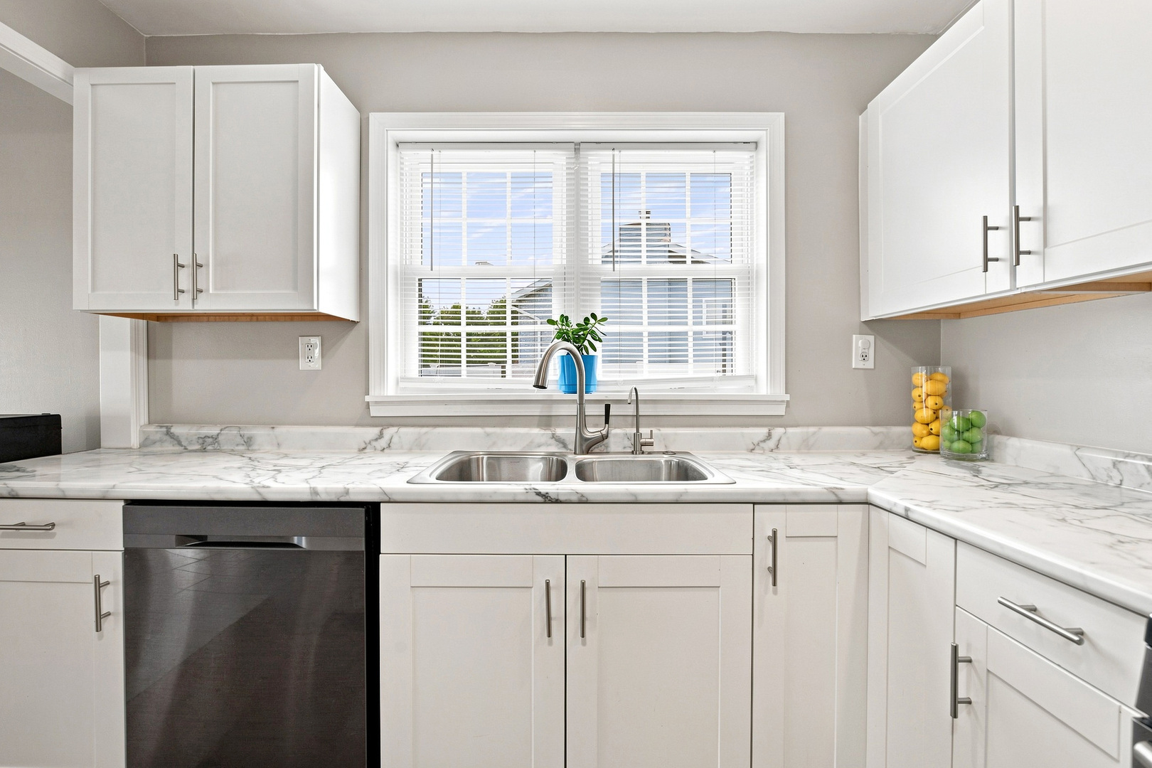 1109 Home Court Property Photo 9