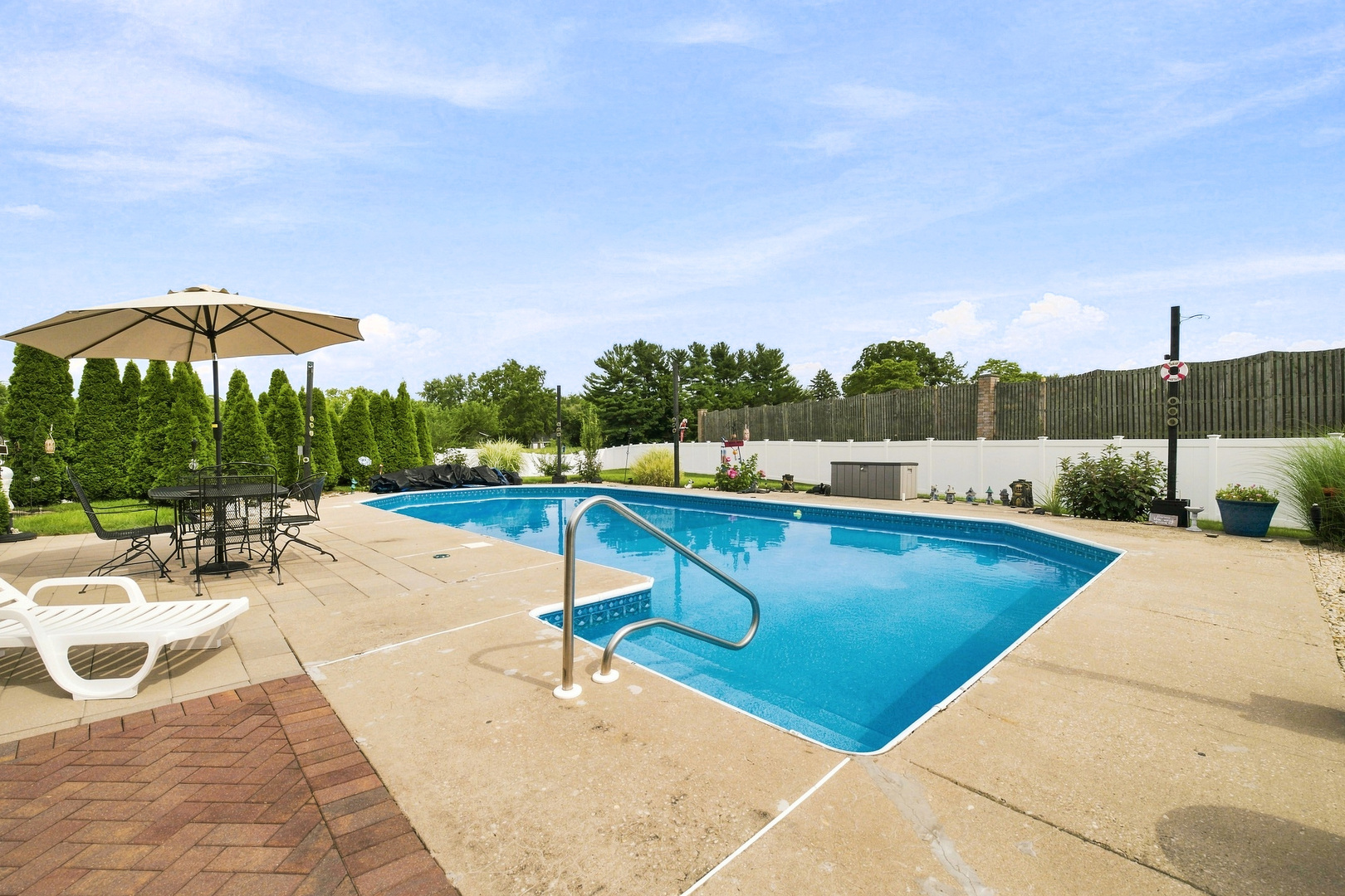 1109 Home Court Property Photo 28
