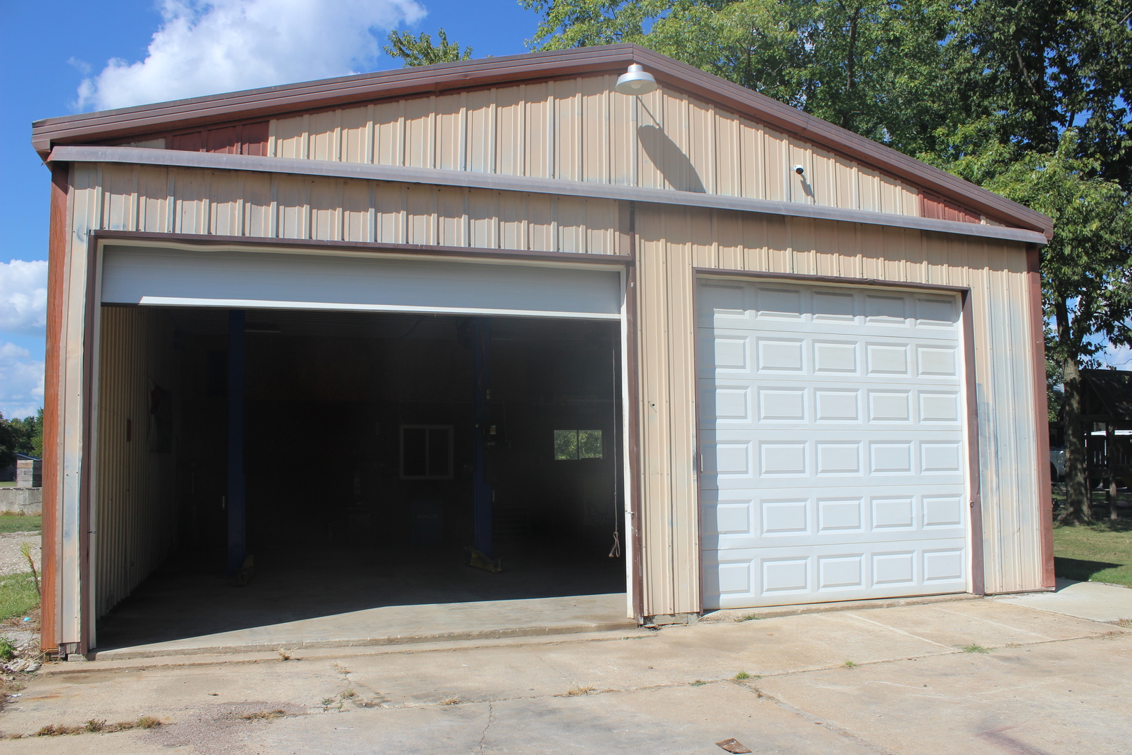 709 Thomas Street Property Photo 2