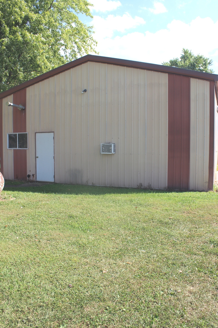 709 Thomas Street Property Photo 4