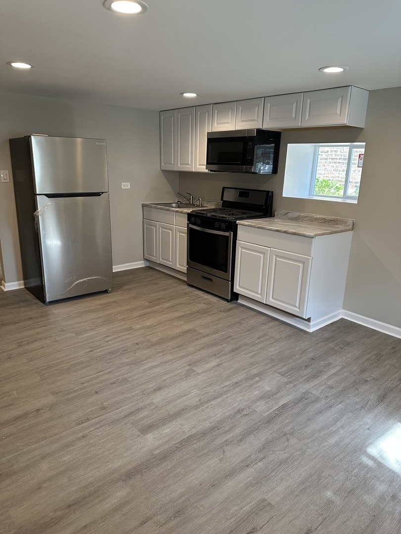 8828 S Dante Avenue Property Photo 2