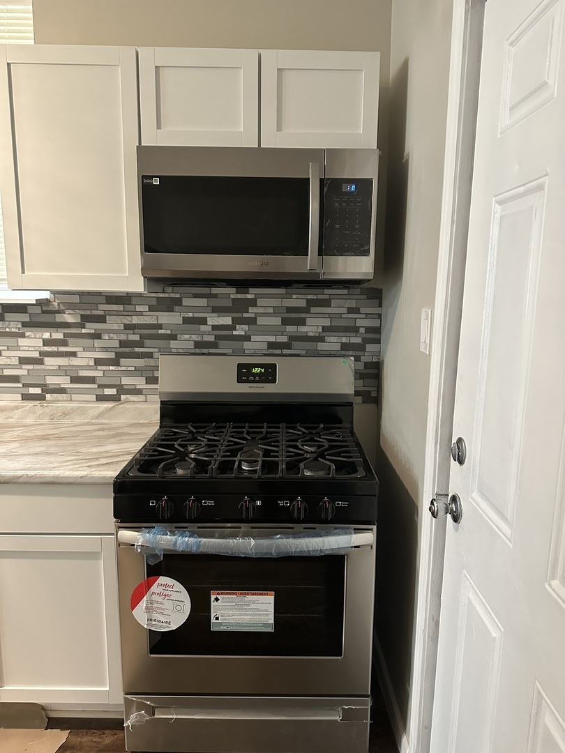8828 S Dante Avenue Property Photo 9