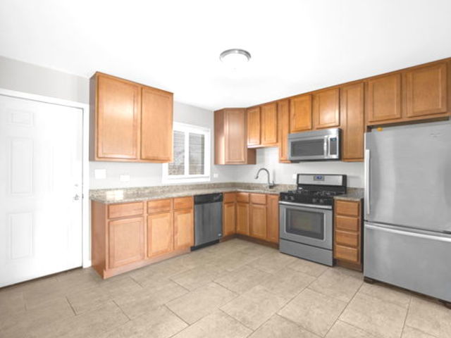 10 W Thacker Street Property Photo 3