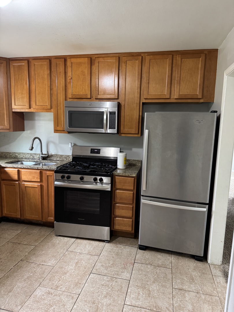 10 W Thacker Street Property Photo 4
