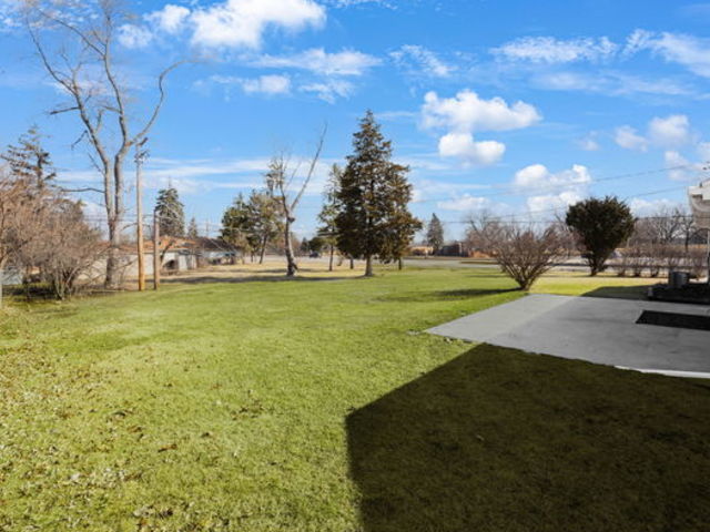10 W Thacker Street Property Photo 13