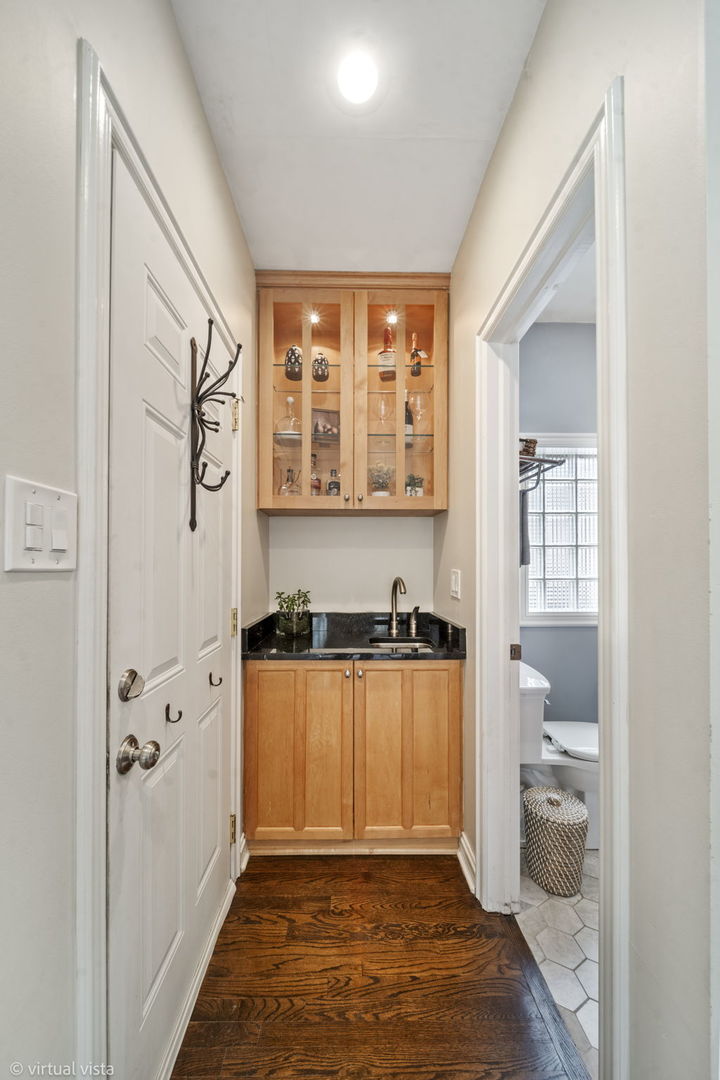 732 S Ashland Avenue Property Photo 6
