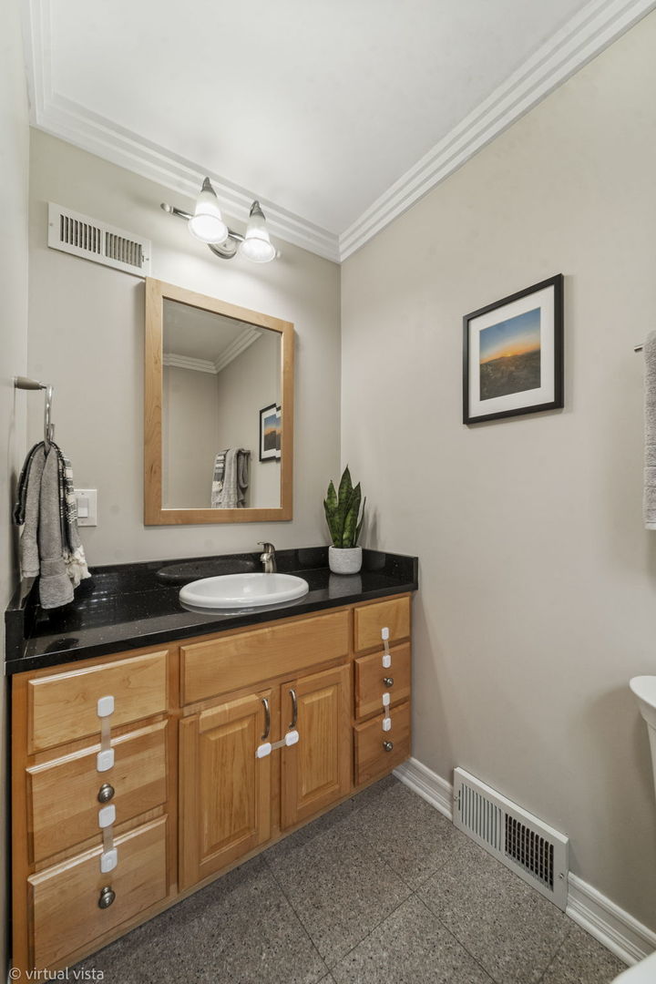 732 S Ashland Avenue Property Photo 20