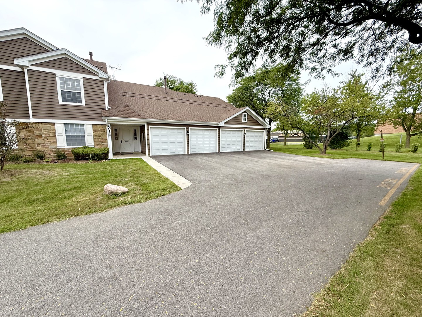 601 Hanover Court Z1 Property Photo 1