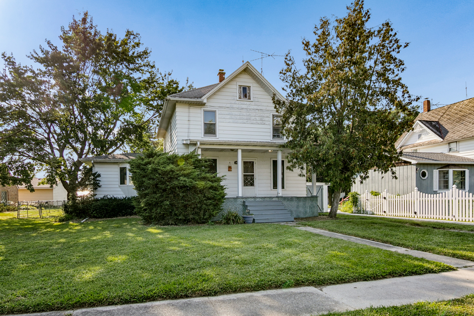 180 Center Property Photo 1