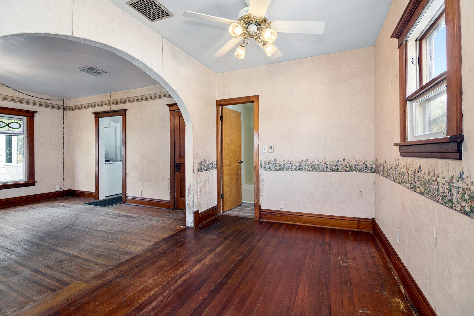 180 Center Property Photo 6