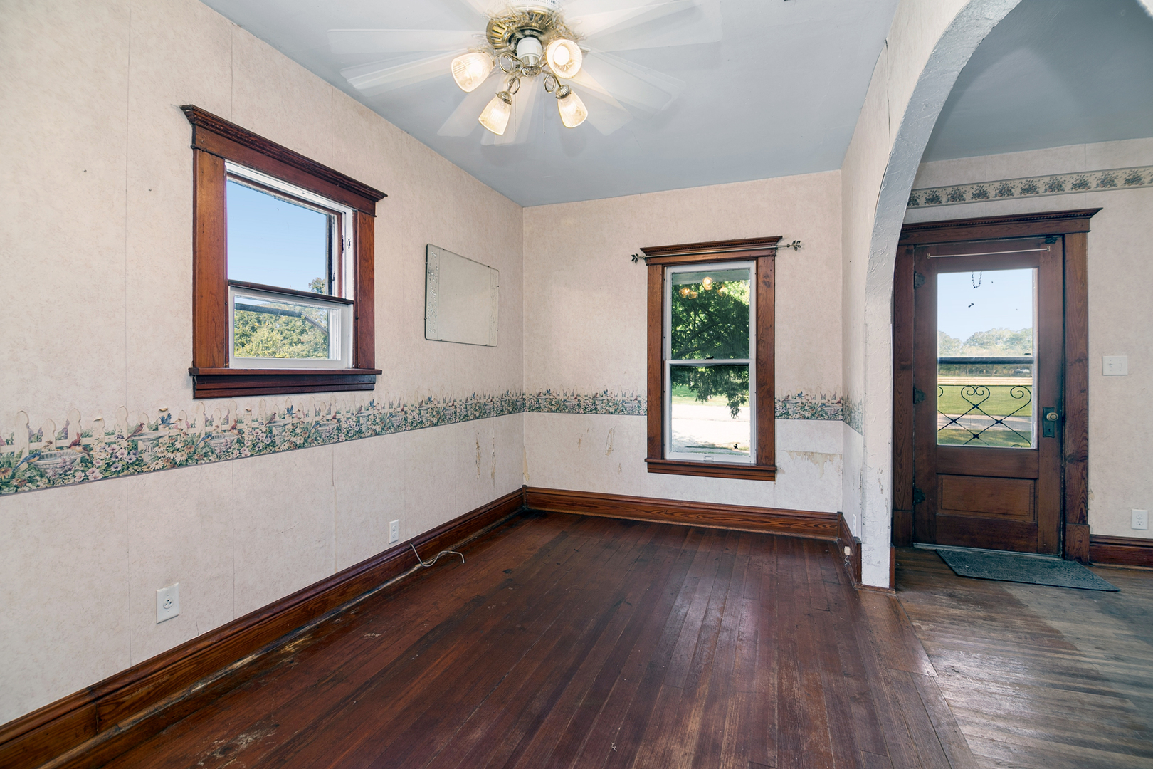 180 Center Property Photo 7