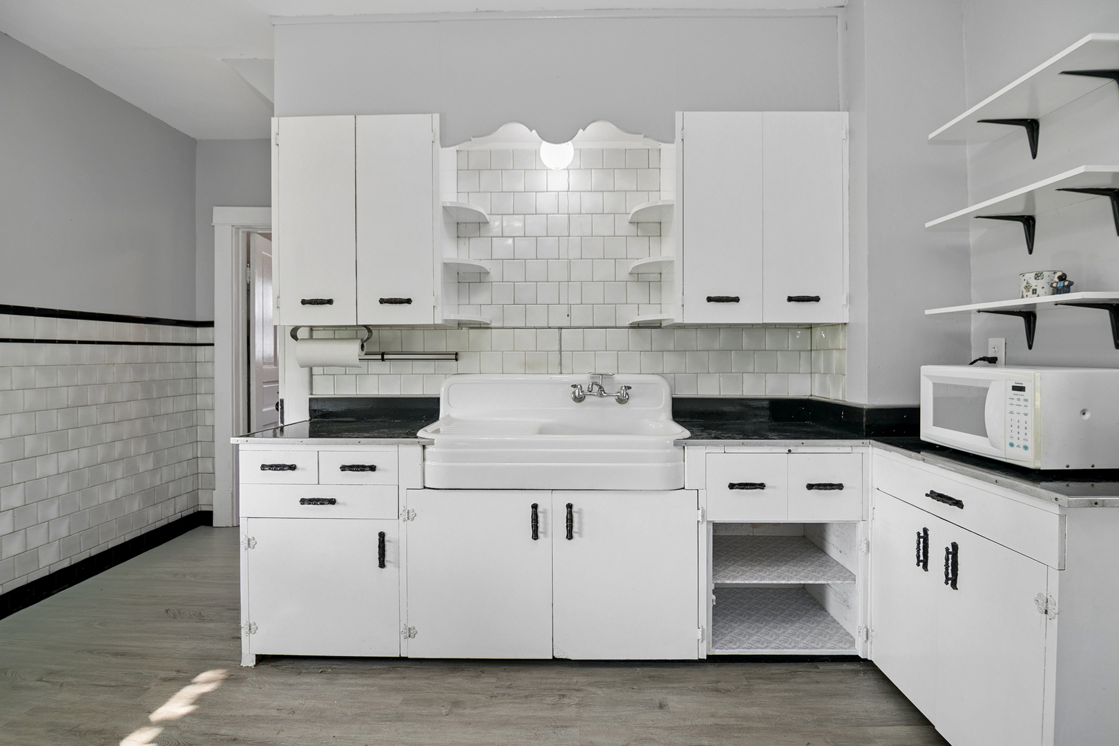 180 Center Property Photo 9