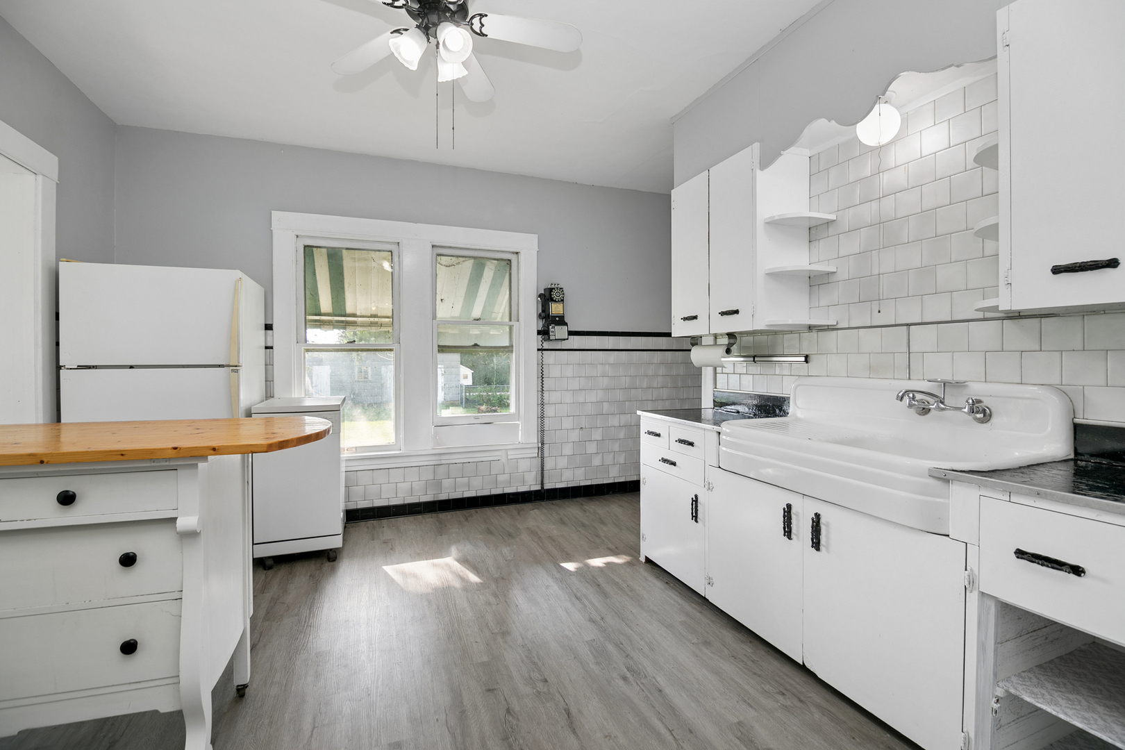 180 Center Property Photo 11