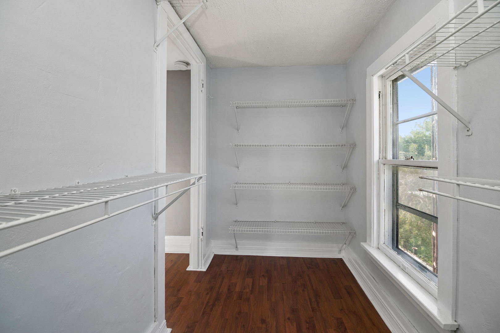 180 Center Property Photo 14