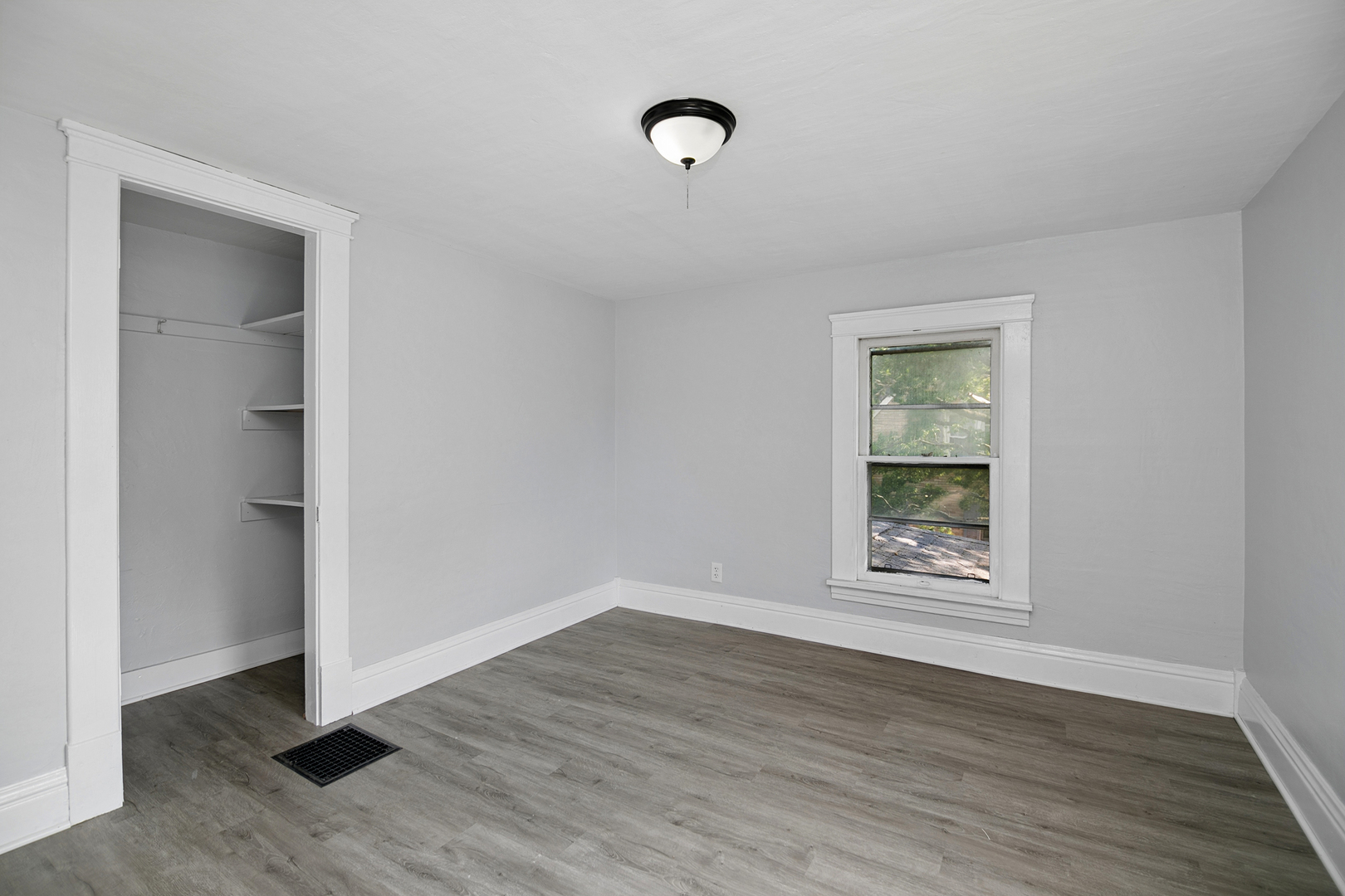 180 Center Property Photo 17