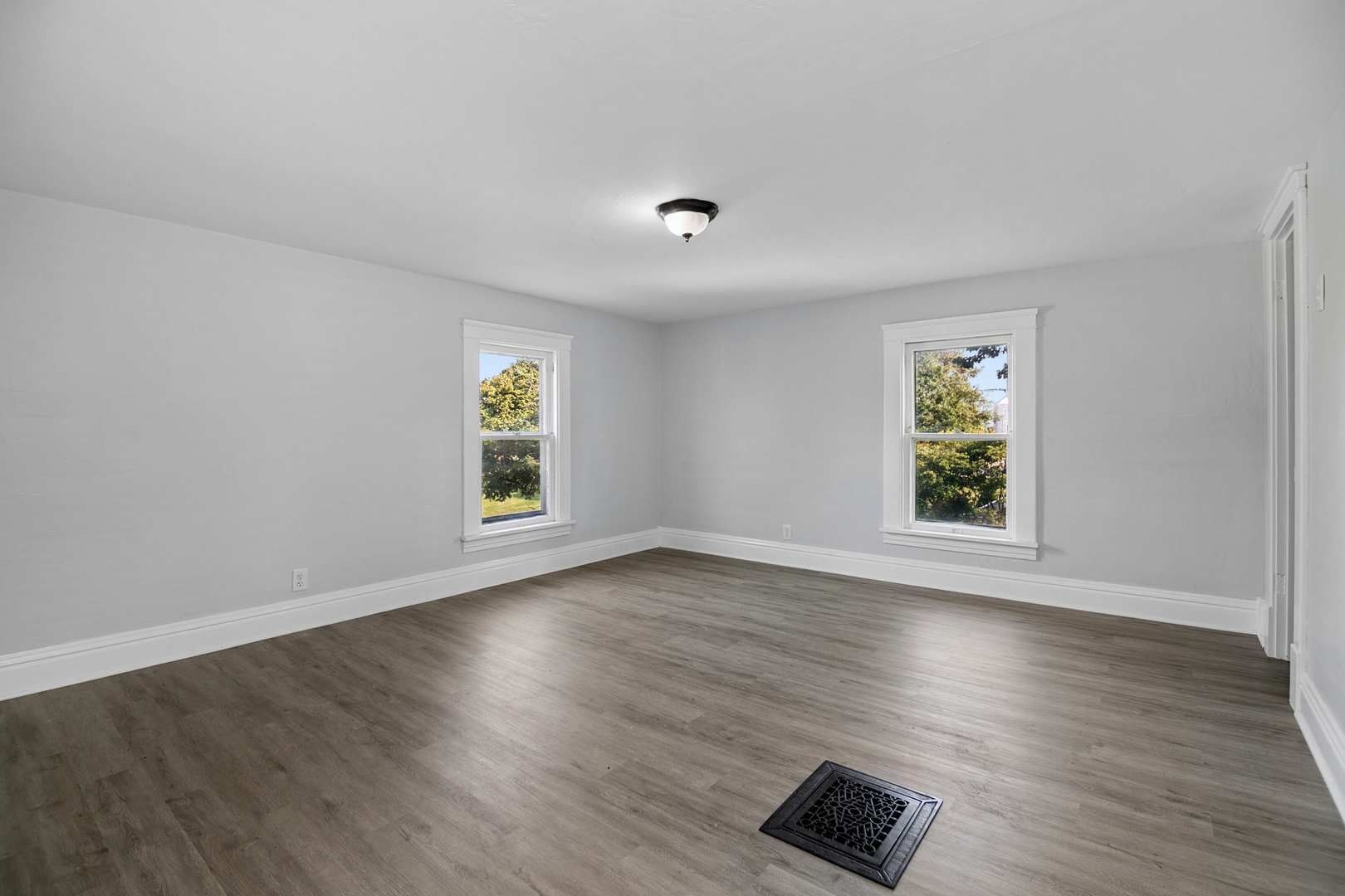 180 Center Property Photo 18