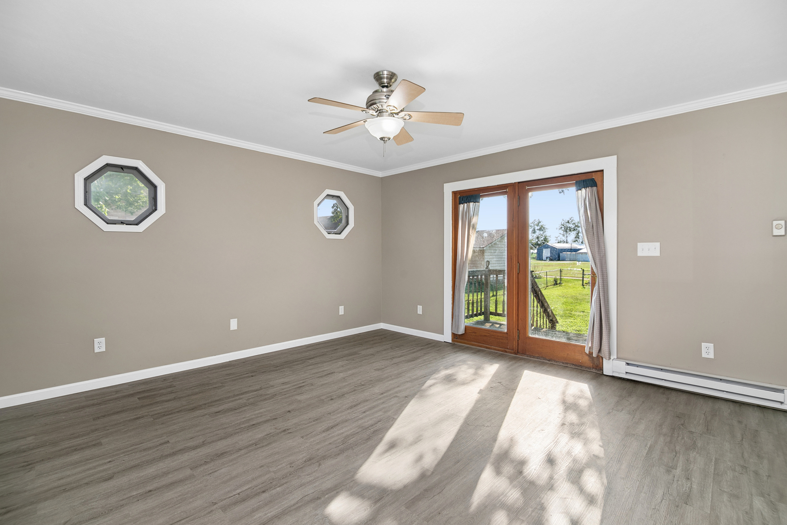 180 Center Property Photo 21