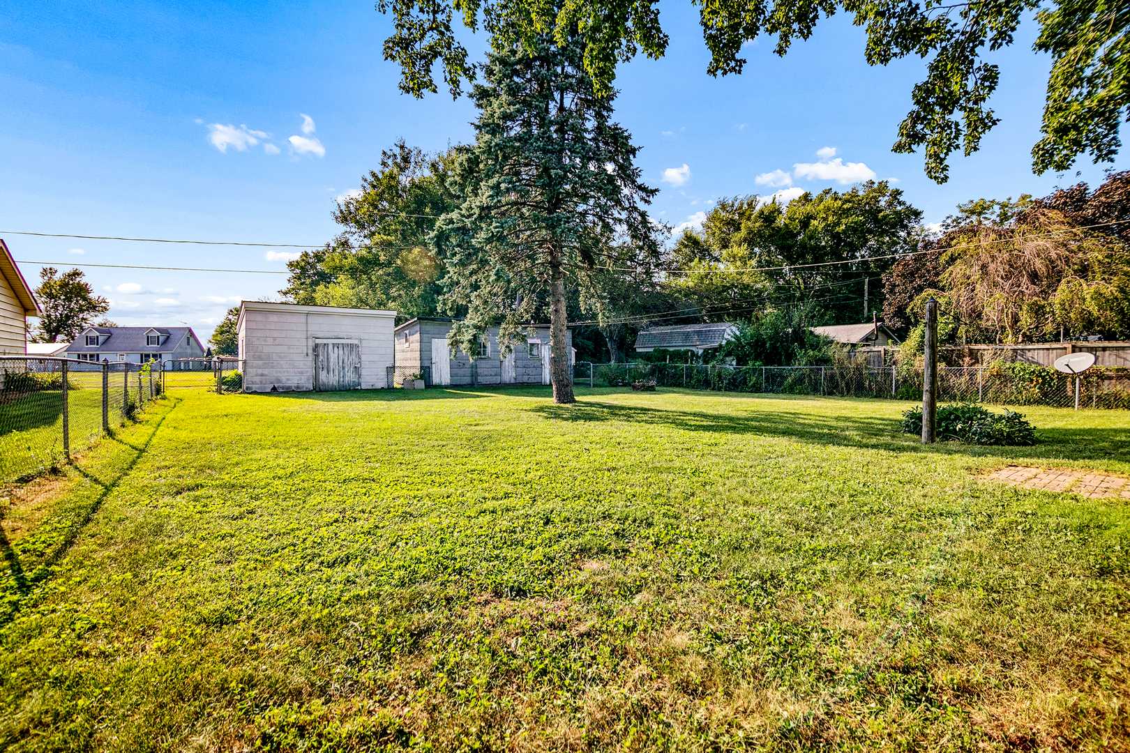 180 Center Property Photo 22