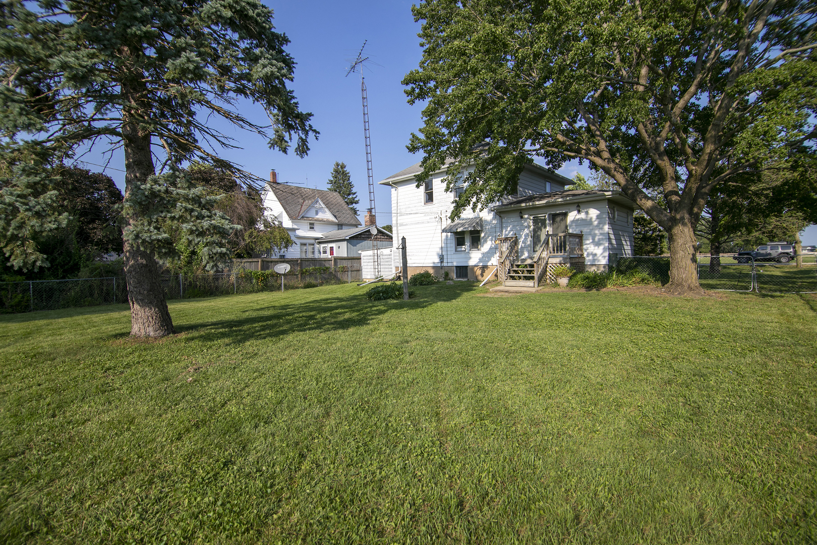 180 Center Property Photo 23